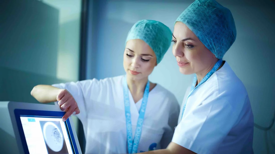 Εξωσωματική γονιμοποίηση: Η πρόοδος και όσα έχουν αλλάξει μέσα στις 4 δεκαετίες της μεθόδου