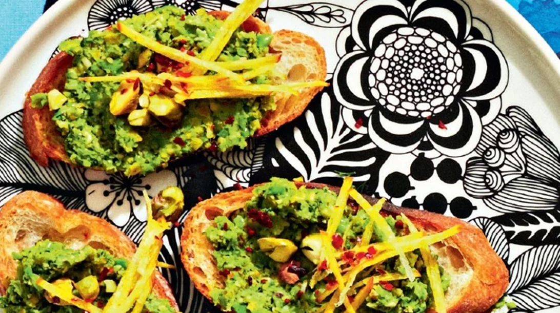 Κροστίνι με φιστίκια και αρακά: Τέλειο και ελαφρύ πιάτο για βράδυ