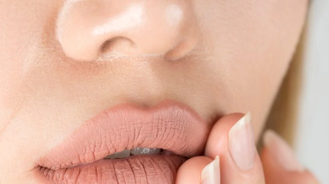 Άφθες στο στόμα: Τι είναι και πώς θα φύγουν πιο γρήγορα