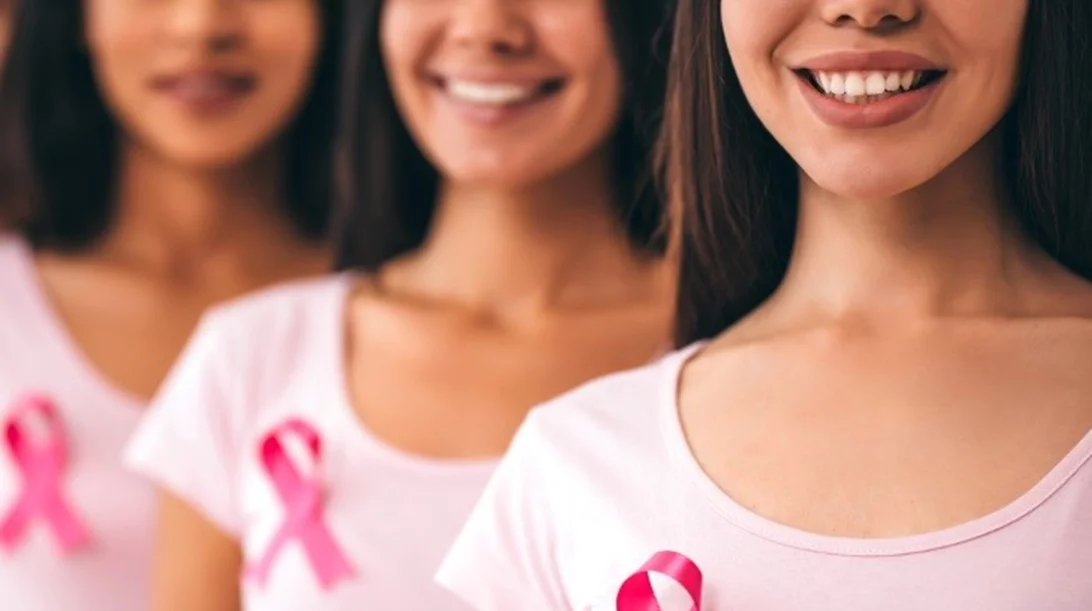 «Έχω καρκίνο του μαστού»: Τι μπορείς να πεις σε έναν δικό σου άνθρωπο που μόλις πήρε τη διάγνωση;