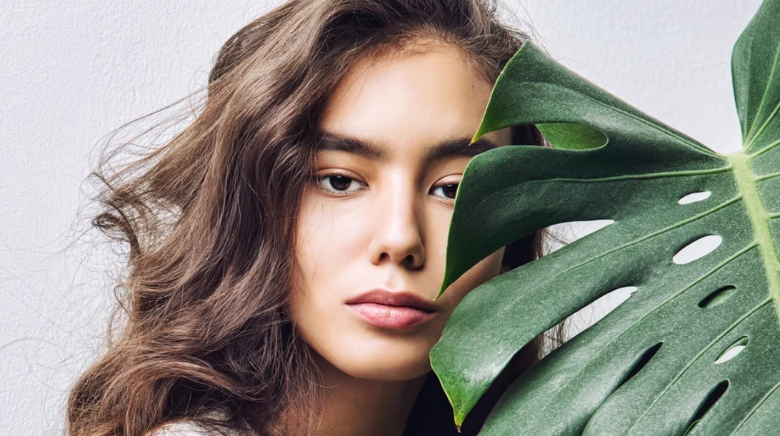 Σπαστά μαλλιά που φριζάρουν; Βρήκαμε το μυστικό για να το αποφύγουμε