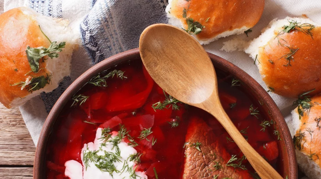 Συνταγή για σούπα Μπορς (Borscht): Η παραδοσιακή ρώσικη σούπα με παντζάρια