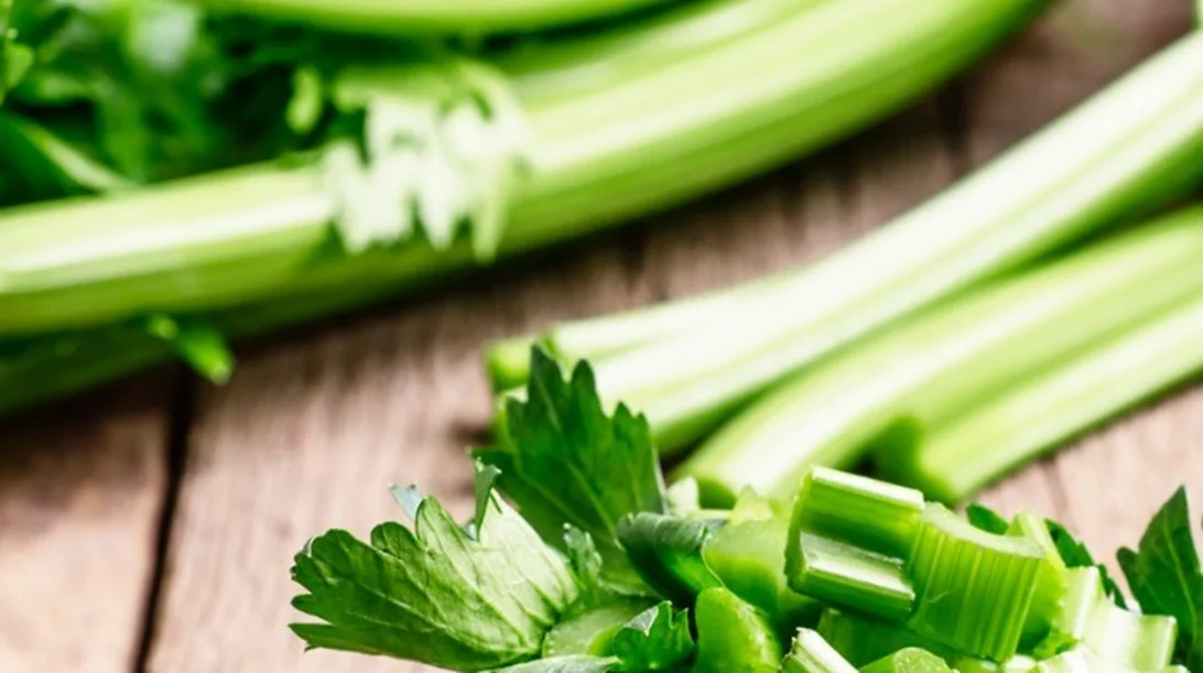 Πώς να φάω το σέλερι; 3 διαφορετικοί τρόποι να καταναλώσεις αυτό το ευεργετικό λαχανικό