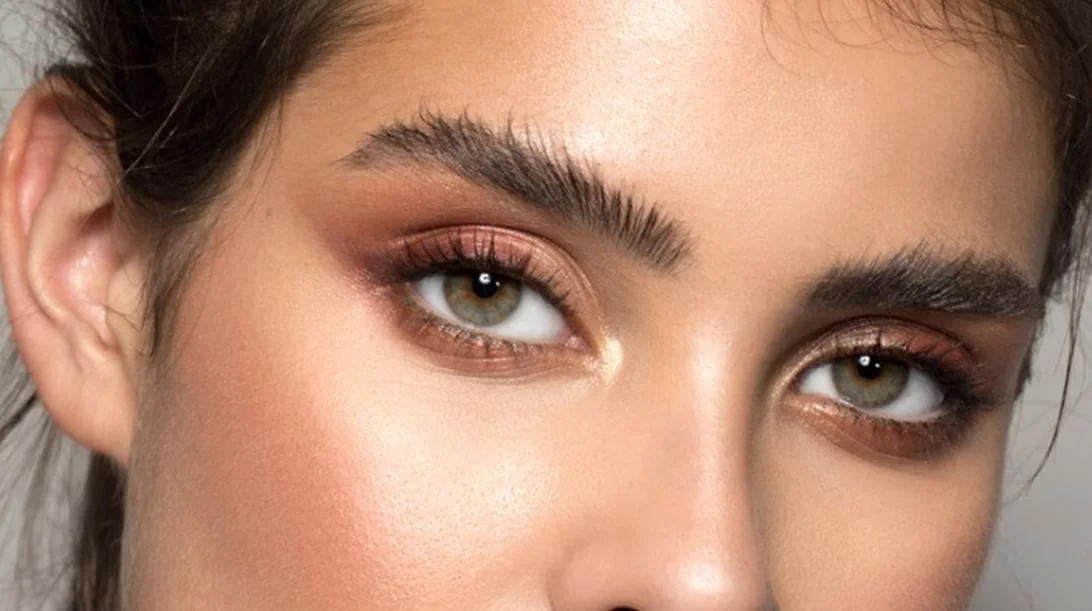 Το πιο έξυπνο beauty trick για να μοιάζεις μαυρισμένη δεν περιλαμβάνει bronzer