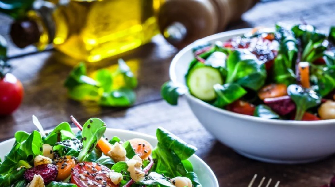 Τι είναι η δίαιτα Whole30; Ποια τα οφέλη της και ποιες τροφές (δεν) περιλαμβάνει;