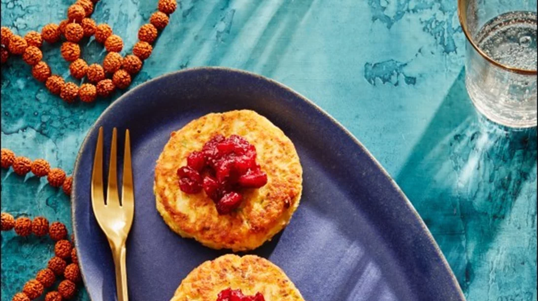 Συνταγή για τσάτνεϊ cranberry και latkes (πιτούλες) με κουνουπίδι