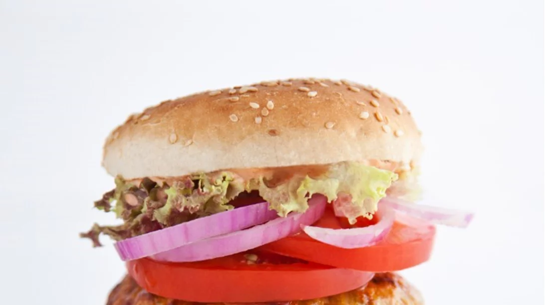 Μπέργκερ γαλοπούλας: Ένα υγιεινό μπέργκερ με πολλά «κρυμμένα» λαχανικά