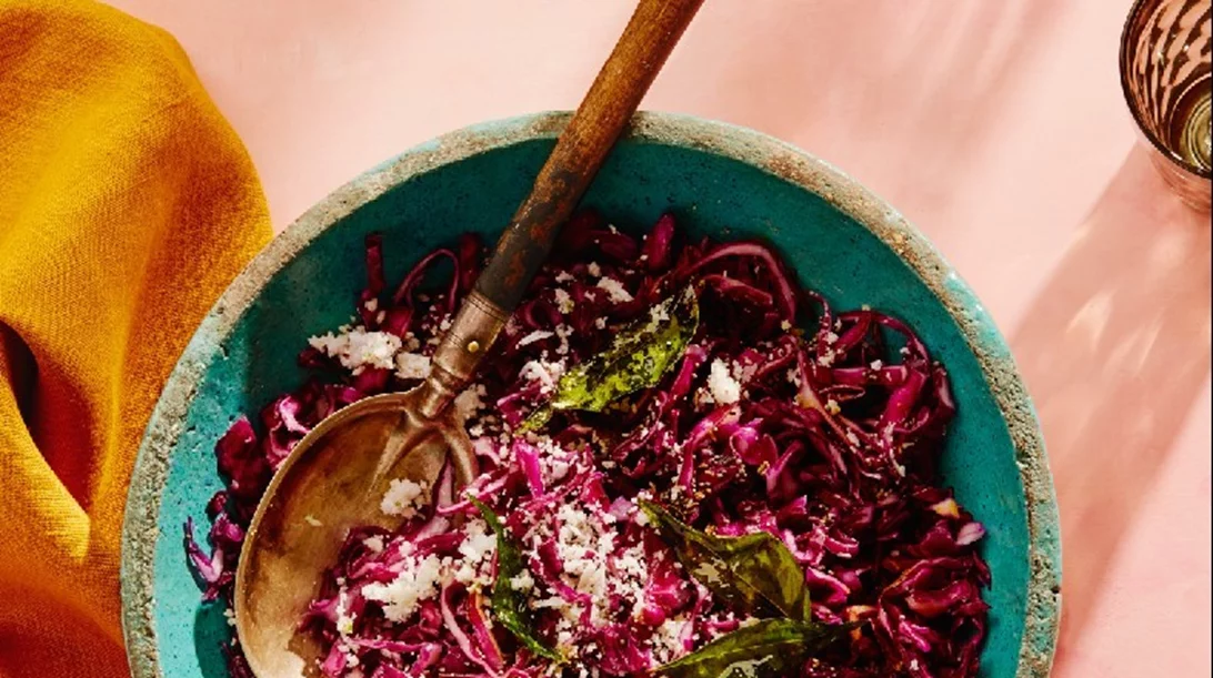 Συνταγές με λάχανο: Φτιάξε Ινδικό thoren με κόκκινο λάχανο