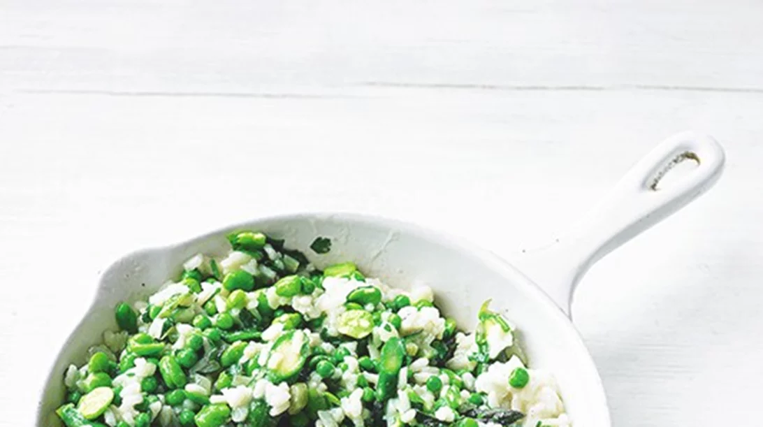 Ένα ριζότο με σπαράγγια για όσες αγαπούν τα vegetarian πιάτα