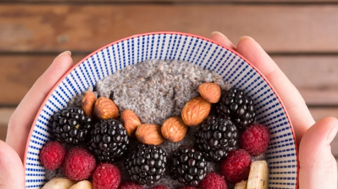 Smoothie και smoothie bowl: Ποιες είναι οι διαφορές τους και τι είναι καλύτερο;