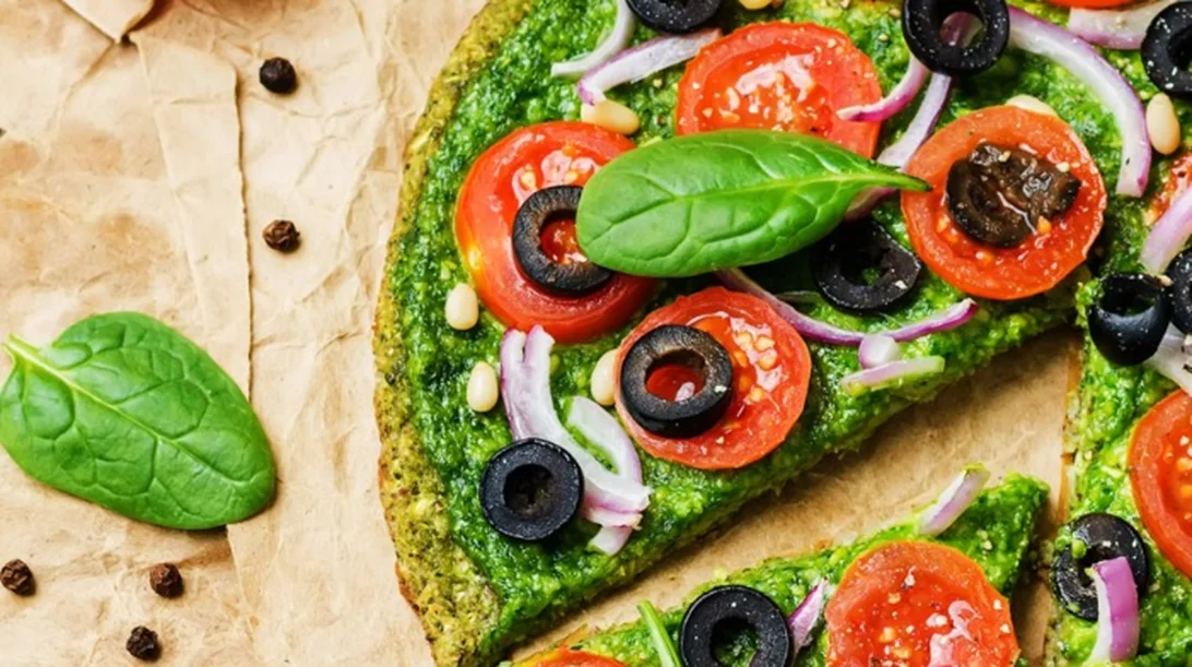 Πίτσα με βάση το μπρόκολο: Να πώς θα βάλεις περισσότερα λαχανικά στην πίτσα σου