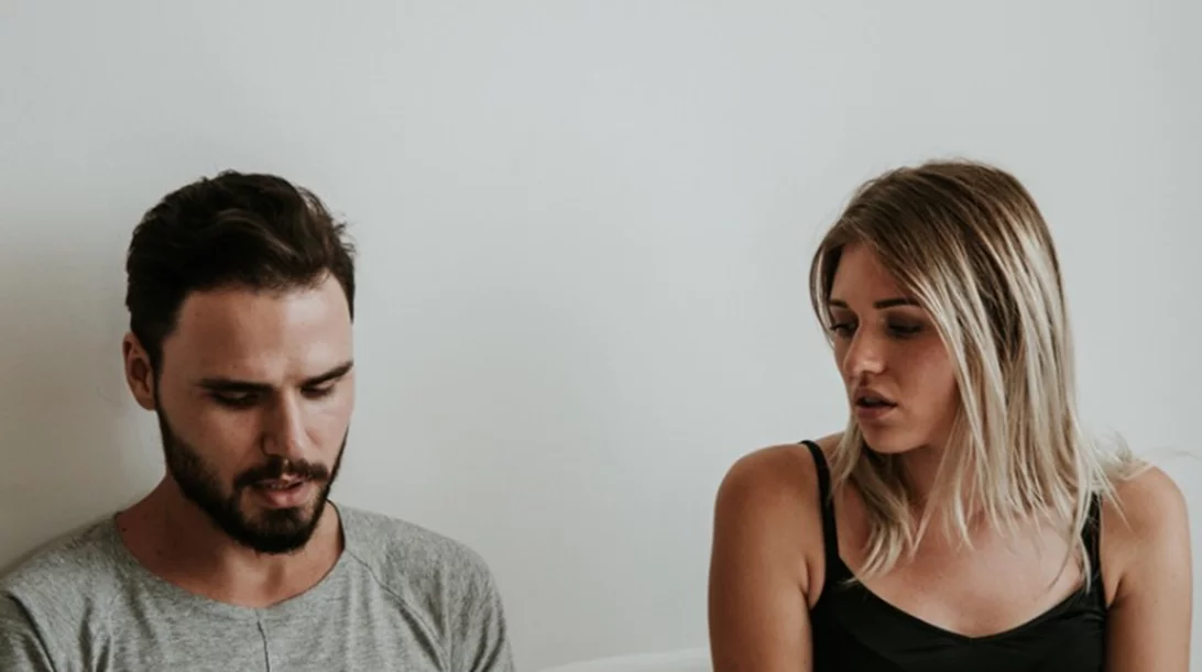 Κρίση στη σχέση: Τα σημάδια που το επιβεβαιώνουν και τι μπορείς να κάνεις