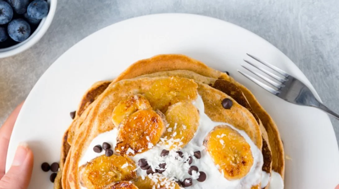 Τι να φάω για πρωινό; Συνταγή για υγιεινά pancakes από την Έλενα Παπαβασιλείου