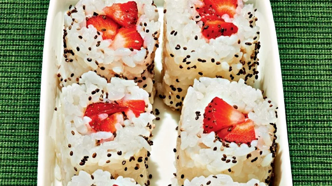 Σνακ για μετά την προπόνηση: Φτιάξε δροσιστικό σούσι με φράουλα