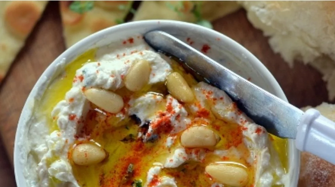 Συνταγή για vegan ντιπ με γιαούρτι σόγιας και διατροφική μαγιά