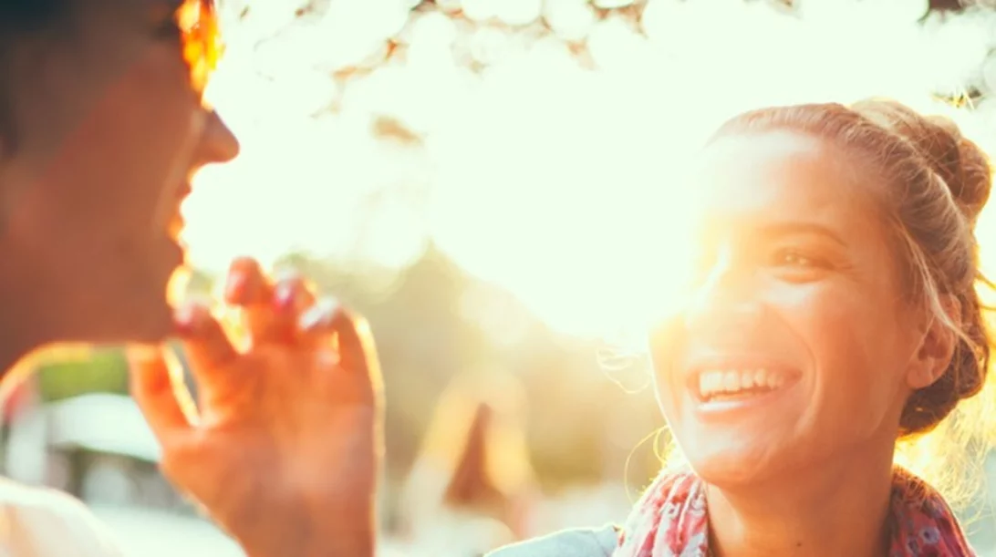 Διάβασε σε 1': Το «συστατικό» για να είσαι πιο ευτυχισμένη και πιο υγιής