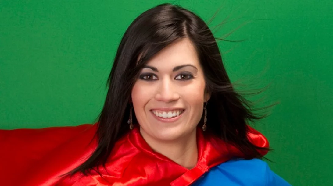 Η Ναόμι Κάμπελ έγινε μητέρα στα 50! Τι σημαίνει μητρότητα;