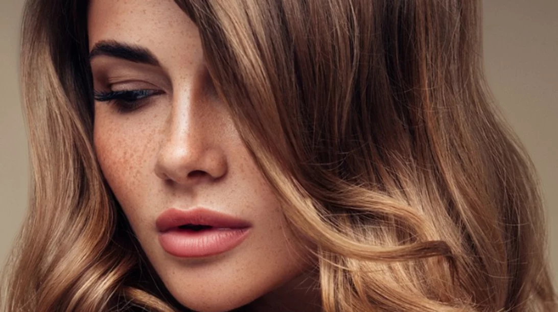 Τριχόπτωση: Μήπως τα μαλλιά σου «πέφτουν» περισσότερο το φθινόπωρο;