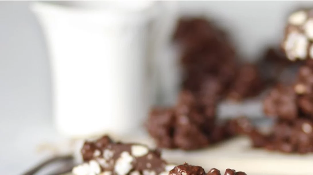 Σοκολατένιες μπουκίτσες ενέργειας με μόνο τρία υλικά