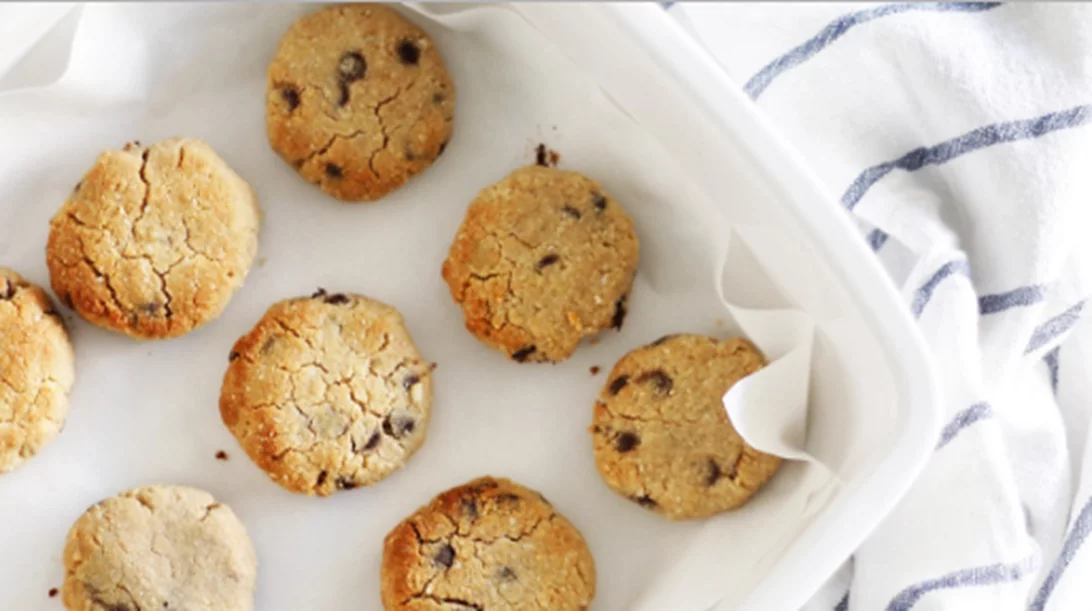 Μπισκότα με ταχίνι και αλεύρι αμυγδάλου: Το απόλυτο healthy σνακ για να έχεις μαζί σου