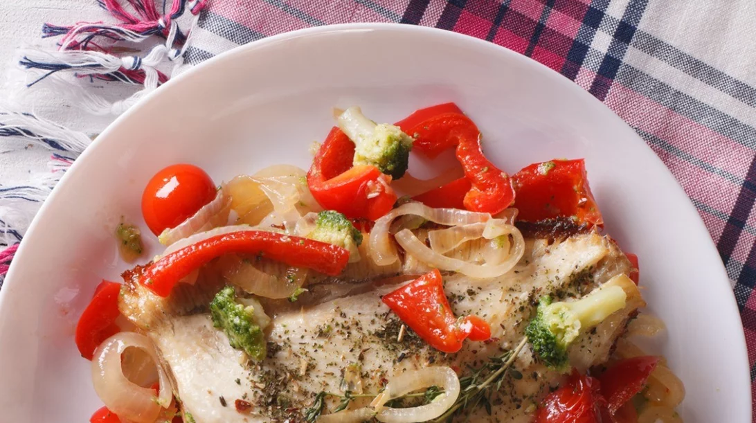 Διατροφή για Hashimoto: Τι πρέπει να αποφεύγεις και σε ποια τρόφιμα να δώσεις έμφαση;