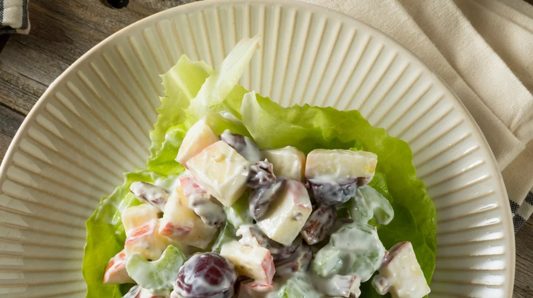 Σαλάτα με σταφύλι και τυρί κρέμα light, ιδανική για τις μέρες του φθινοπώρου