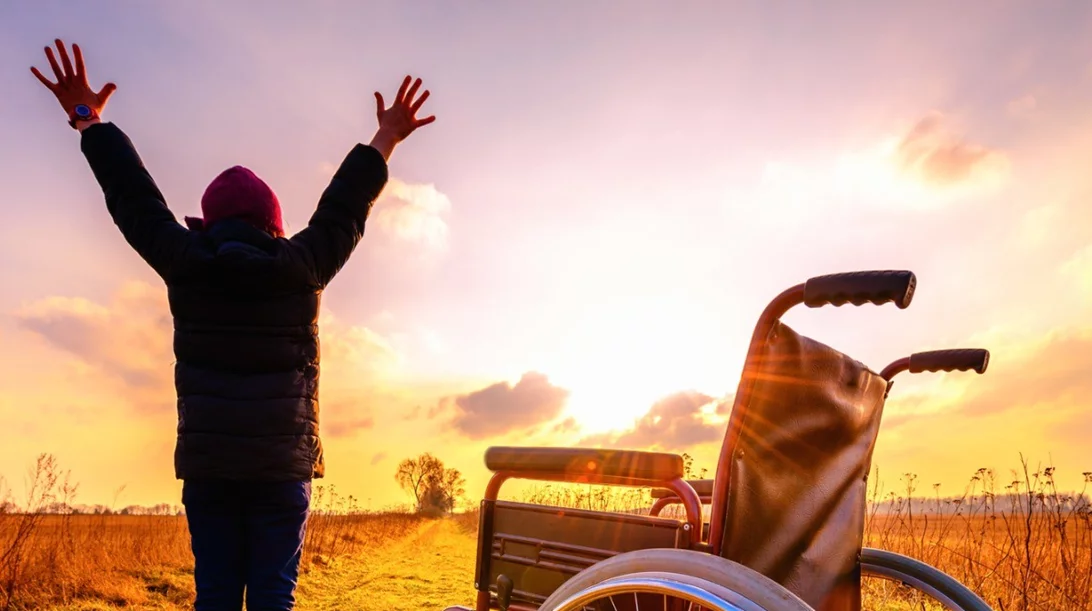 Πολλαπλή σκλήρυνση: Η νόσος που «χτυπά» νέες γυναίκες και η θεραπεία που αλλάζει τα δεδομένα