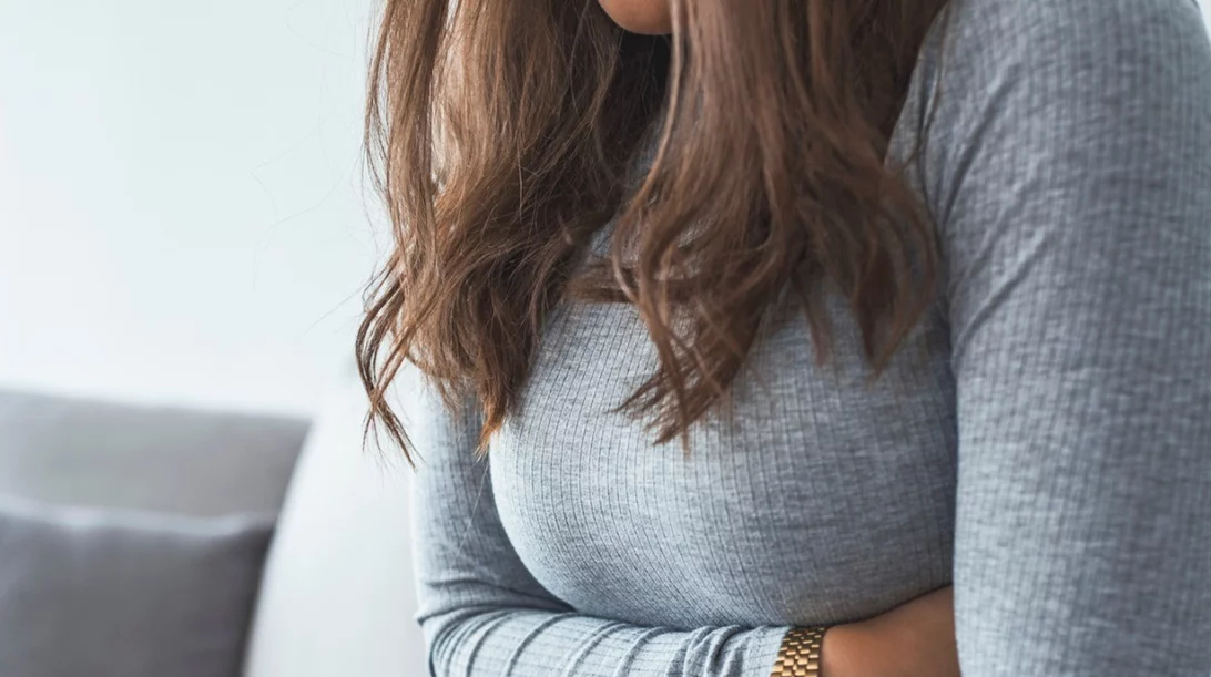 Όλα τα προβλήματα υγείας στο στομάχι και πώς να τα αντιμετωπίσεις (καούρες, φούσκωμα, παλινδρόμηση, έλκος, ευερέθιστο έντερο...)