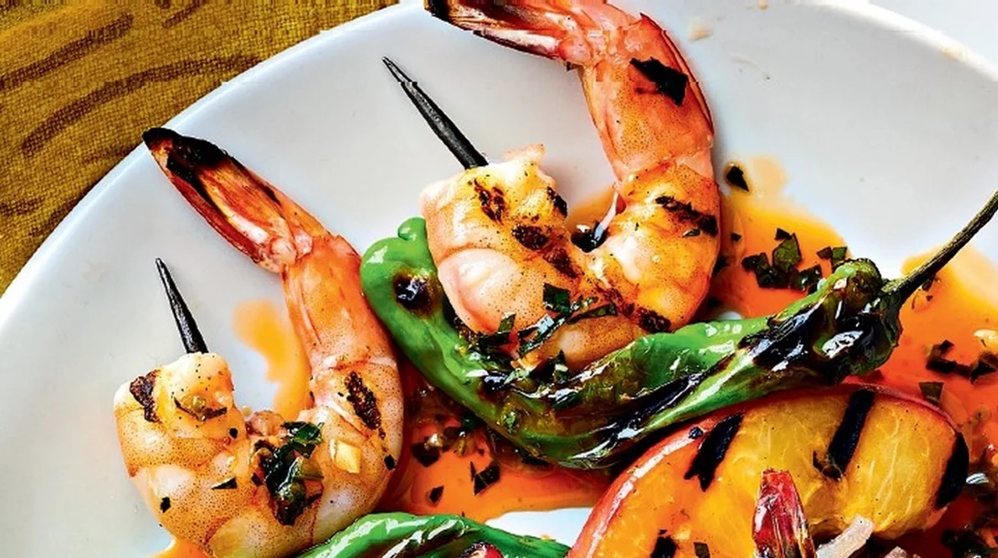 Σουβλάκι γαρίδας με πικάντικη σος harissa