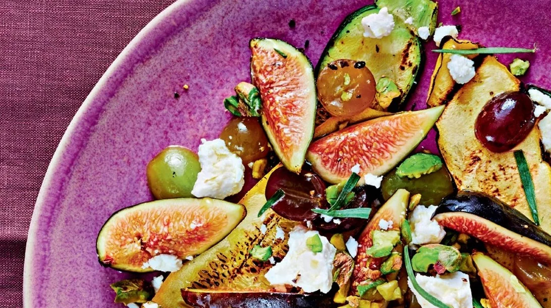 Σαλάτα με ψητά κολοκυθάκια και ντρέσινγκ σύκο και σταφύλι