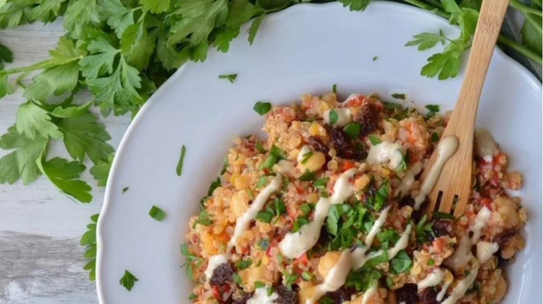 Σαλάτα με ρεβίθια και κινόα από τον διατροφολόγο Μάνο Δημητρούλη