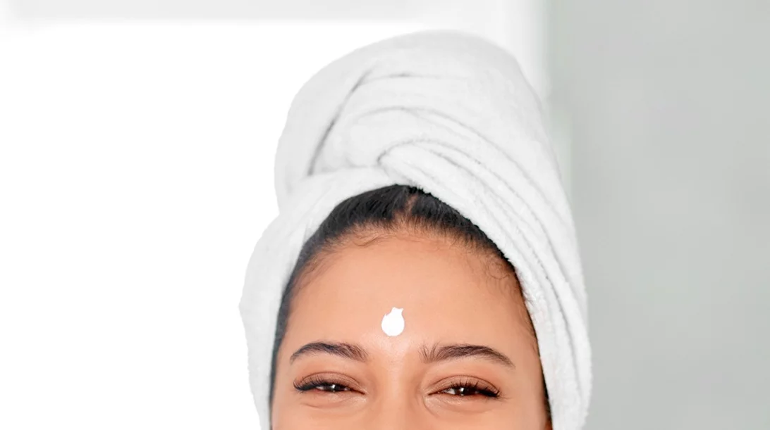 8 σπιτικές θεραπείες για την ακμή (λεμόνι, σκόρδο, κανέλα και άλλες τροφές για να διώξεις φυσικά τα σπυράκια!)