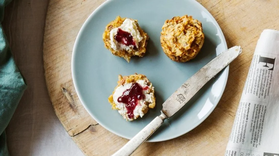 Φρεσκοψημένα scones αμυγδάλου για το πιο απολαυστικό πρωινό
