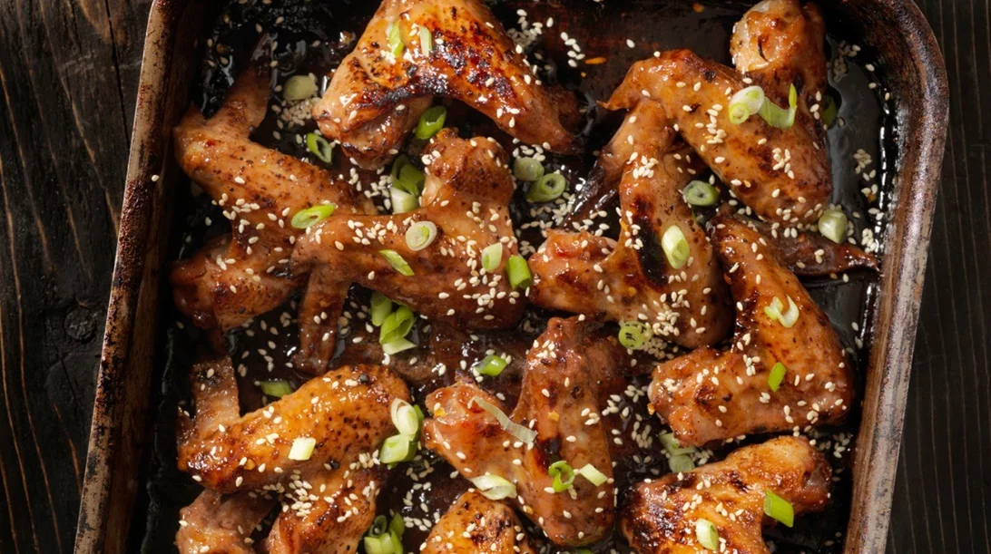 10 συνταγές με κοτόπουλο για εύκολο γεύμα με άπαχη πρωτεΐνη (στο φούρνο, σε γάστρα, σαλάτα, τορτίγια, σούπα, ακόμα και ομελέτα)