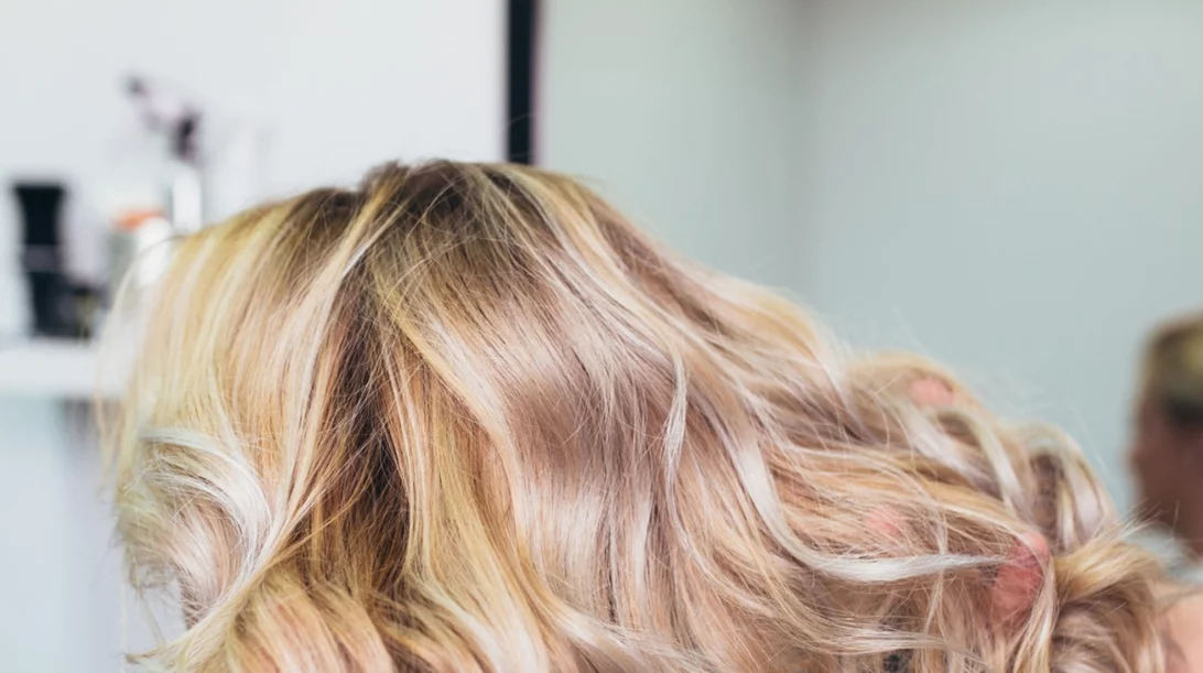 Αυτές είναι οι top 12 αποχρώσεις ξανθού για να δεις ποια ταιριάζει στα μαλλιά σου