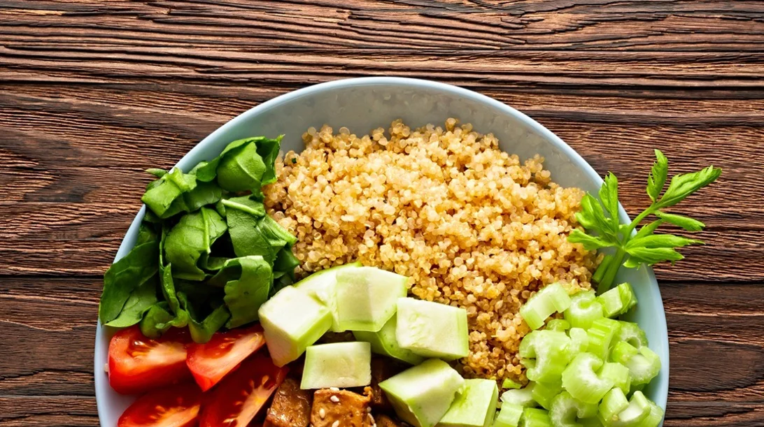 Ισορροπημένη διατροφή χωρίς κρέας: Tι είναι το meatless day, τα υπέρ και τα κατά αυτής της τάσης