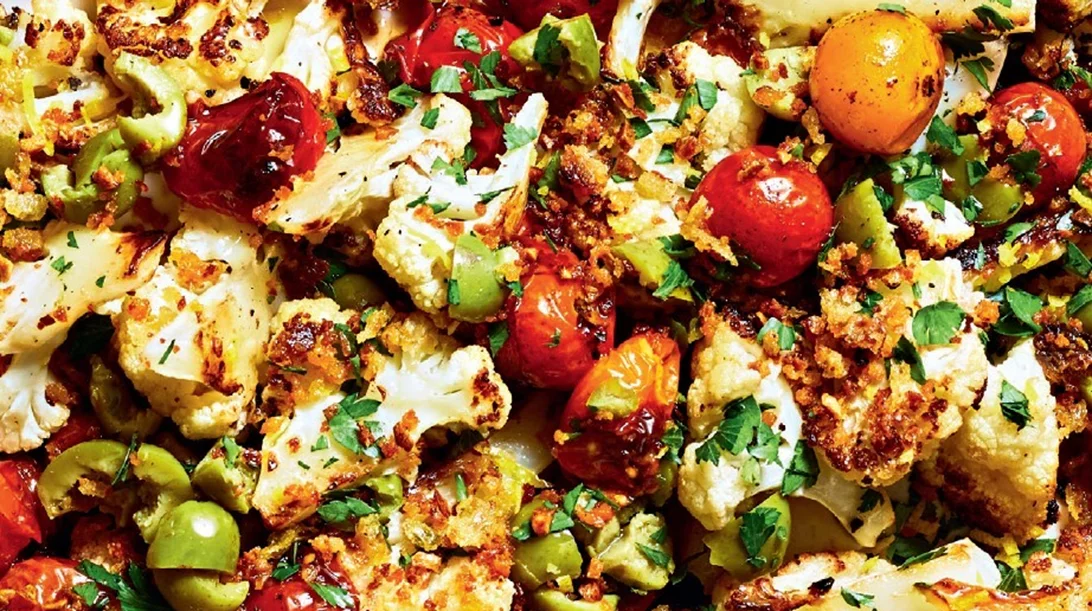 Κουνουπίδι στο φούρνο με ψητές ντομάτες, μαϊντανό και ψίχουλα ψωμιού