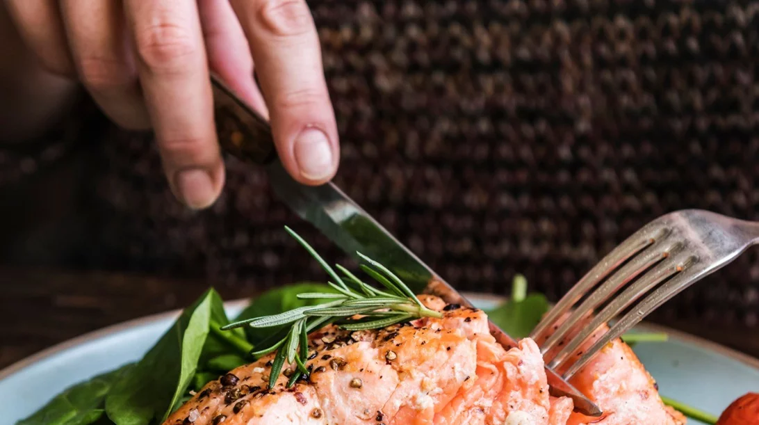 Διατροφή για την καρδιά: Μύθοι και αλήθειες για τη δράση κάποιων τροφών που συσχετίζονται με την υγεία της