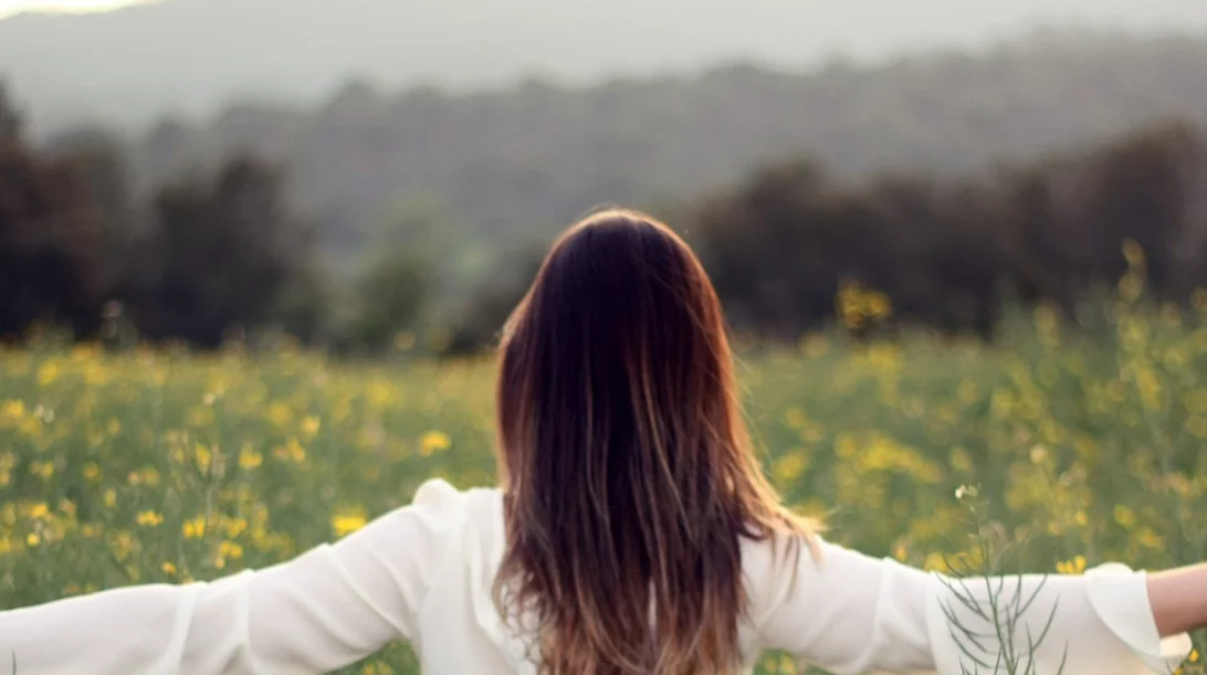 Πώς να προσποιηθείς ότι αγαπάς τον εαυτό σου μέχρι να το πετύχεις