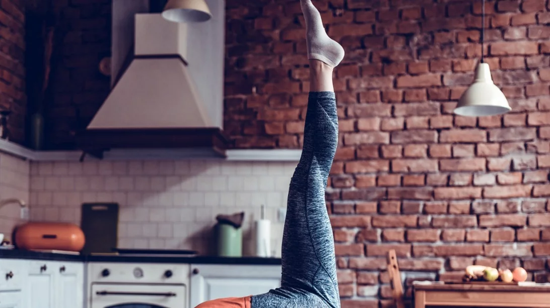 Γυμναστική στην κουζίνα για όλο το σώμα με την Χριστίνα Μαυρίδου
