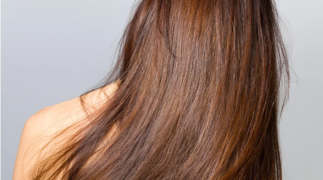 Πώς θα κάνω τα μαλλιά μου να δείχνουν λαμπερά και υγιή σε όλο το μήκος τους;