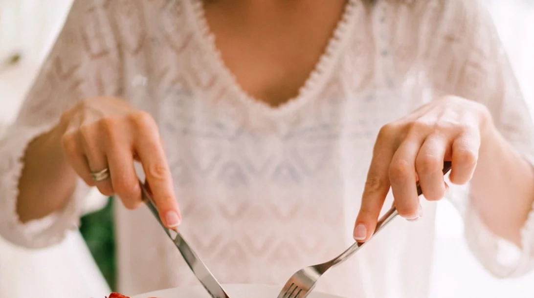 Ο κορονοϊός άλλαξε και τη διατροφή μας: Μαγειρεύουμε περισσότερο, τρώμε περισσότερες θερμίδες και ζάχαρη