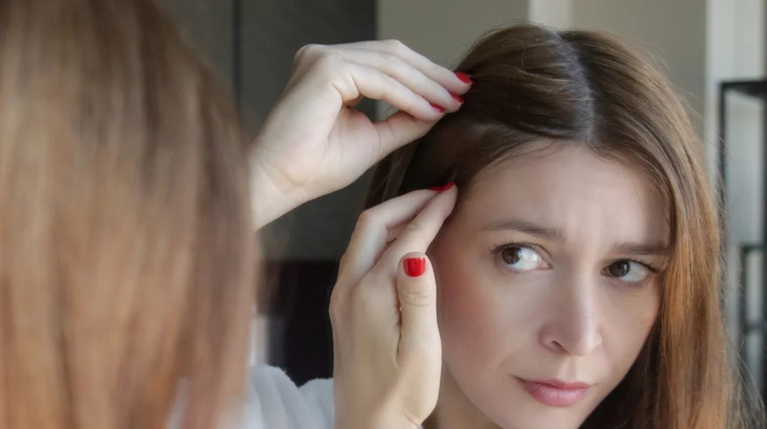 5 + 1 χτενίσματα που καμουφλάρουν τέλεια τις ρίζες