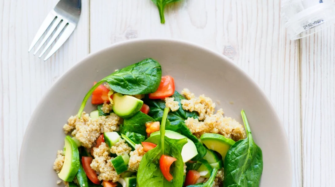 Η σαλάτα ως πλήρες γεύμα: 5 λάθη που κάνουμε όταν τη φτιάχνουμε