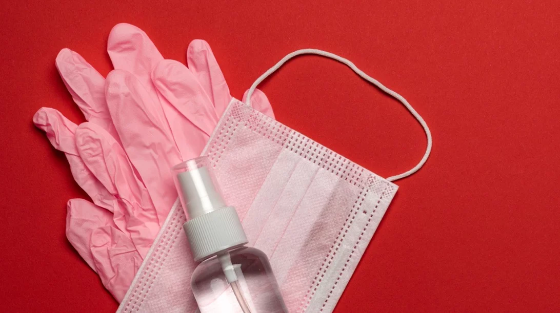 Μας προστατεύουν από τον κορονοϊό ή όχι τα γάντια μιας χρήσης: Ο χειρουργός απαντά