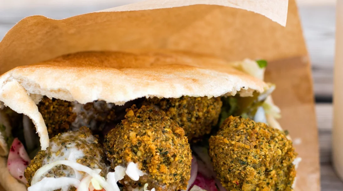 Νηστίσιμα φαγητά: 6 έτοιμα γεύματα για τη νηστεία και πού θα τα βρεις