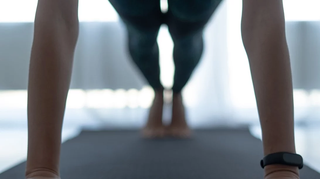 16 ασκήσεις για όλο το σώμα με 6 μπουκάλια νερού από την Χριστίνα Μαυρίδου