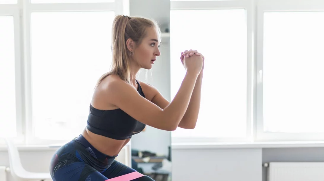 Δεν έχεις όρεξη για γυμναστική στην καραντίνα; 4 λόγοι που δεν πρέπει να την παρατήσεις