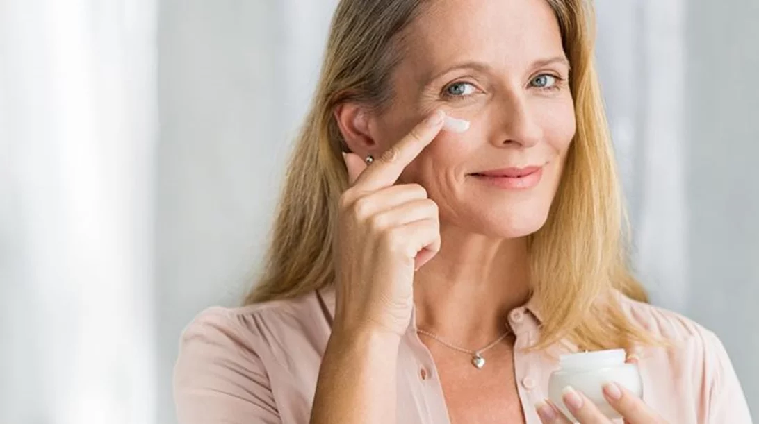 5 +1 συμβουλές ομορφιάς που όλες οι γυναίκες άνω των 50 πρέπει να γνωρίζουν