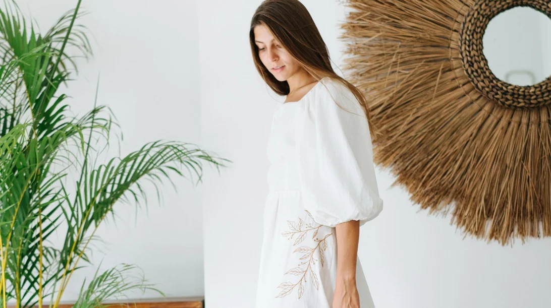 Πέντε βασικά καλοκαιρινά κομμάτια που κάνουν το ντύσιμο να δείχνει ακριβό